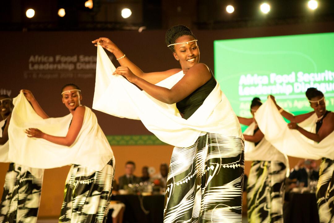 UrugwiroVillage's tweet photo. "We want a continent that is truly prospering in every sense of the term. And agriculture is undoubtedly the foundation of Africa’s prosperity. That is the larger ambition we must challenge ourselves to achieve." President Kagame attends #AFSLD2019 Dinner | Kigali, 5 August 2019 https://t.co/gWIRr5YwcU