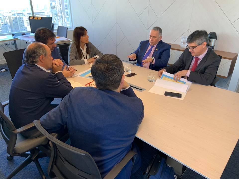muniancud's tweet photo. Esta mañana @AlcaldeDeAncud junto a Directora Nacional Educación Pública, Alejandra Grebe en productiva reunión, porque actualmente se cuenta con dos proyectos elegibles para mejoramiento integral Escuelas Huelden y Palomar, donde se solicitó urgente asignación de recursos. https://t.co/MoiyJFnV6d