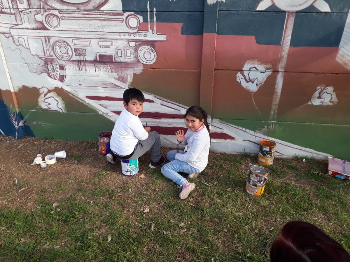 ¡Avanza el proyecto Mural de Renca! Con una extensión de 200 metros lineales y 400 metros cuadrados, la obra muestra la historia de la comuna según los mismos vecinos. <a href="/GeneradorasCL/">Generadoras de Chile</a> <a href="/gpm_ag/">GPM AG</a>