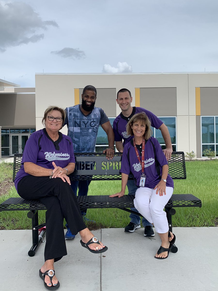 craft628's tweet photo. In front of the school #teamESE #gametime #teamTSMS https://t.co/4gpqBCvUe4