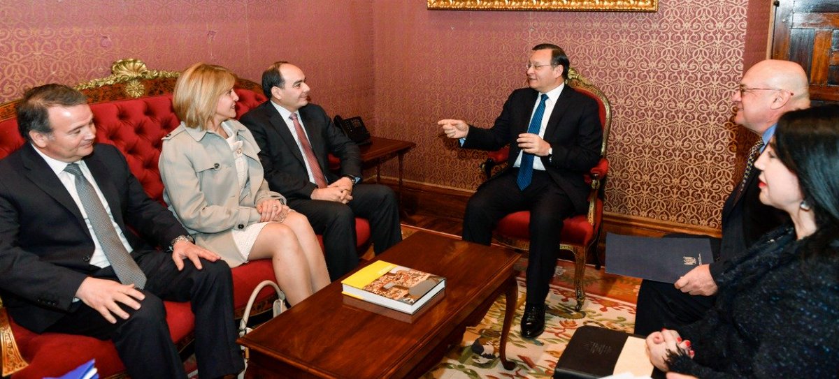 Paraguay🇵🇾 y Perú🇵🇪 fortalecerán vínculos comerciales y de cooperación a través de foros empresariales.
bit.ly/2OGNOXt