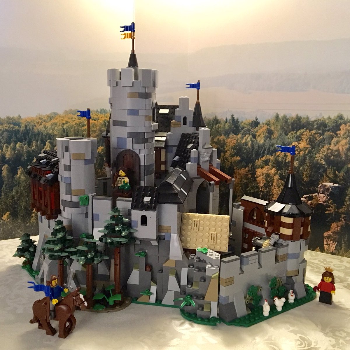 olivercgoetz's tweet image. Completed Castle Löwenstein – with expansion!
This is the largest of the @BrickLink #AfolDesignerProgram sets by Raziel_Regulus and with the expansion it has over 3600 pieces!
#LEGO @LEGO_Group #LegoCastle