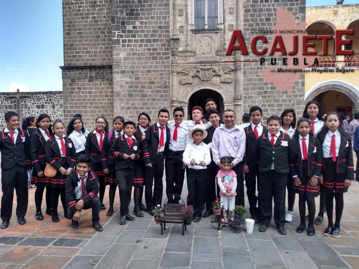 HAcajete's tweet photo. El pasado 3 de agosto, la Banda Sinfónica Juvenil del Municipio de Acajete, tuvo una destacada participación en la XVI FERIA DEL CHILE EN NOGADA, realizada en Calpan, Puebla. Fomentando estas actividades culturales, nuestro Presidente Municipal Constitucional C. #RobertoRamírezC https://t.co/xrT8wjGnRL