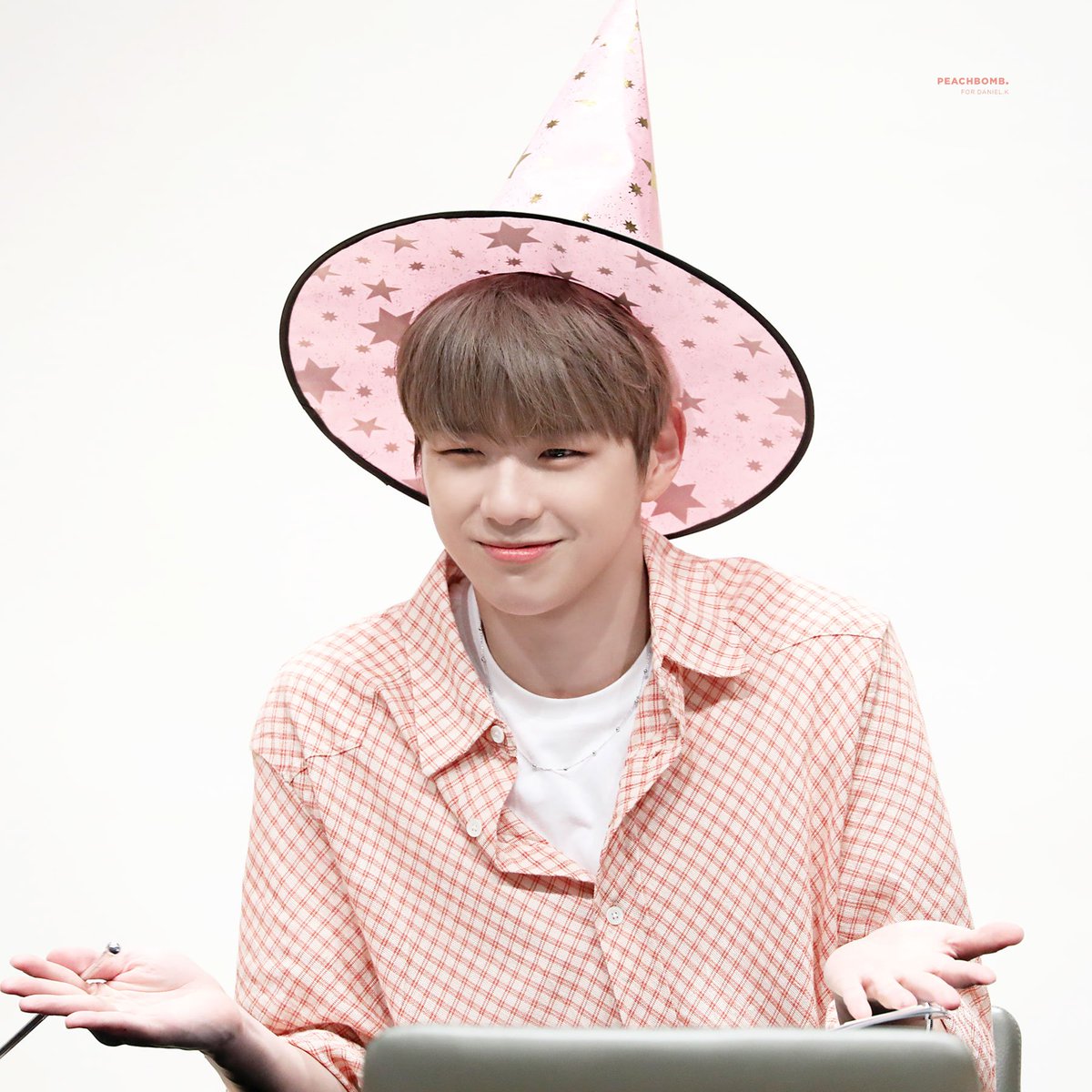 peachbomb1210's tweet photo. 항상 진심이었던 너에게
내일은 오늘보다 더 큰 사랑을 줄게

#강다니엘 #KangDaniel https://t.co/pBVBh8wyFX