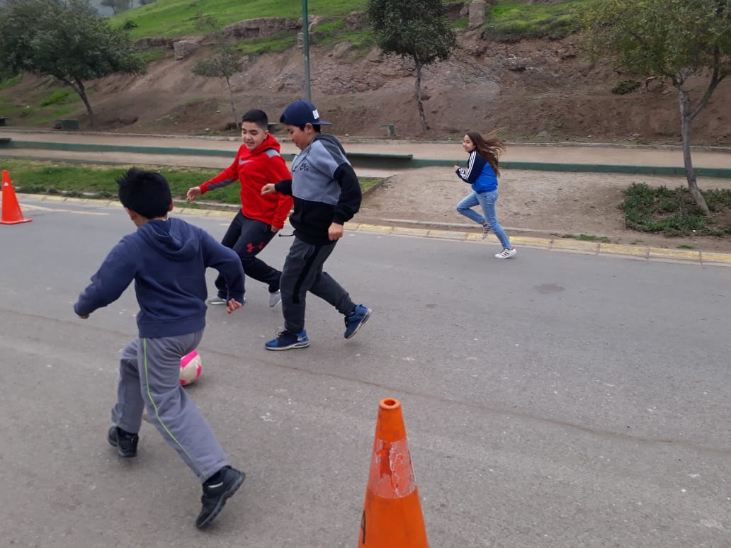 Map8ong's tweet photo. Peloteando en la avenida gracias a #ActivaTuCalle en #Renca, porque el deporte es bacan.
Recuerden que nos vemos los domingos de 9 a 14 hrs.
#Map8
🚴♀️🚵🚴⛹️♀️🏋️♂️🏌🤹♂️🤹♀️🤾🤾♂️🤼♀️⚾🏀⚽🎾🏐🥇🥈🥉️ https://t.co/PmAmdU6Czt