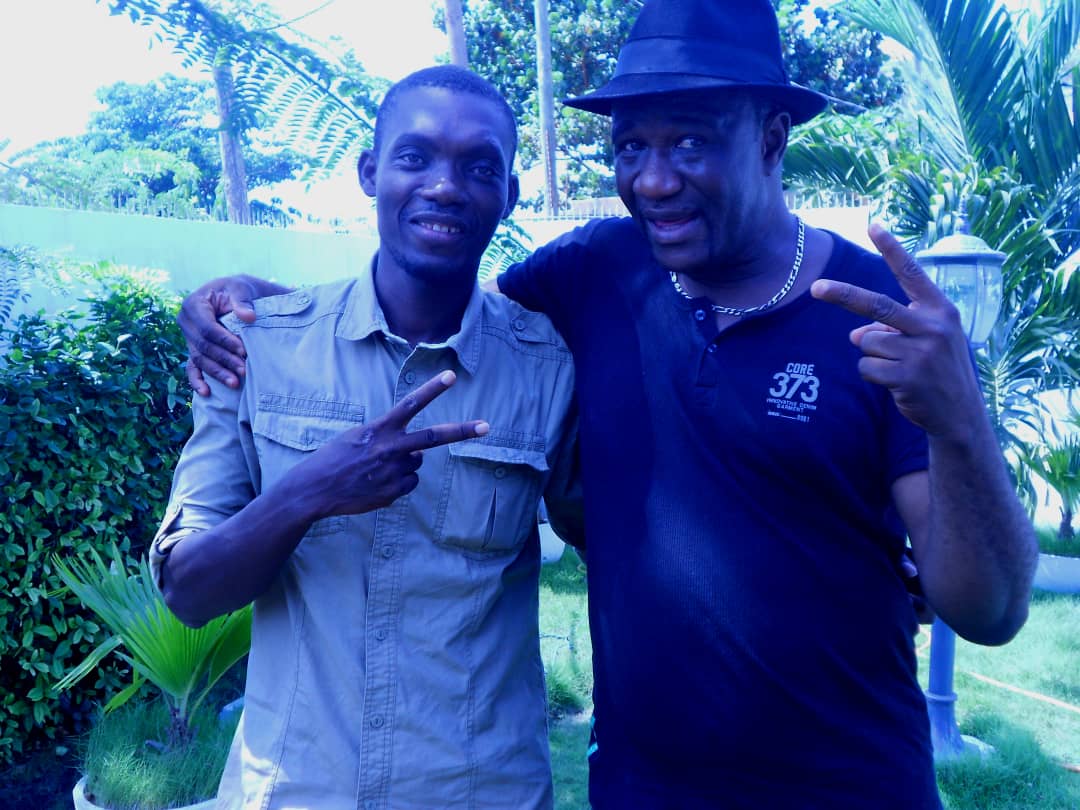 RIP Jimmy Hope

Grand par le talent et aussi par la hauteur d'esprit, tu nous as ouvert ton atelier et montré la dimension de ton art.

Tu avais encore de grands projets pour la musique togolaise Hélas

RIP