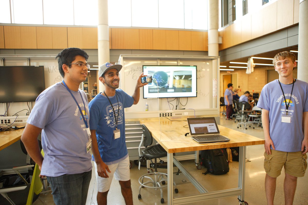 SoHacks's tweet image. Thanks to everyone who came out this past weekend! We had so much fun! :)

photo credit: Christopher Tobar / 210 Sports Photos