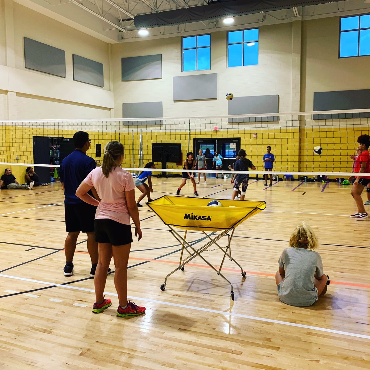 Mr_AlexGarcia's tweet photo. 1st volleyball practice was a success, only got hit in the head once #Garciasquared #coachhaley #coachgarcia #wildcatnation #wheelerwherehomeis https://t.co/q9UlQ6aDQ6