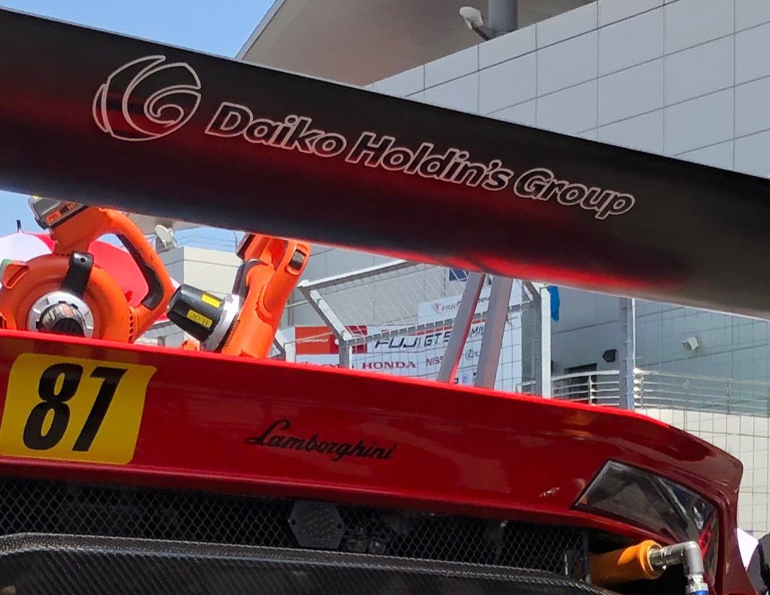 mogu2019626's tweet photo. 私たちがオーナーのランボルギーニが奇跡の大逆転優勝٩(๑>∀<๑)۶🎉🎉🎉
#T_DASH
#T_DASHランボルギーニ 
#ランボルギーニ
#モグコイン
#mogu
#iDevex
#富士スピードウェイ
#SuperGT2019
#ルマン
#GT500
#やったー
#大逆転
#最高 https://t.co/DoXttZ06px