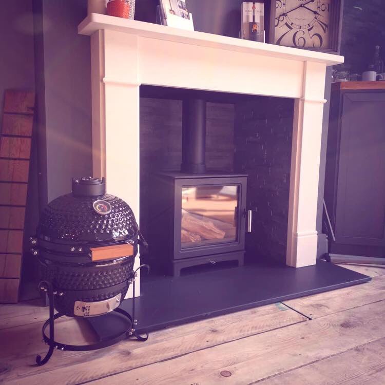 MIFlues_Jason's tweet image. Display of #MiFire products from @MIFlues_Liners 🔥#grange #fireplace #Loughrigg #ecodesign #stove #kamadogrill #miflues