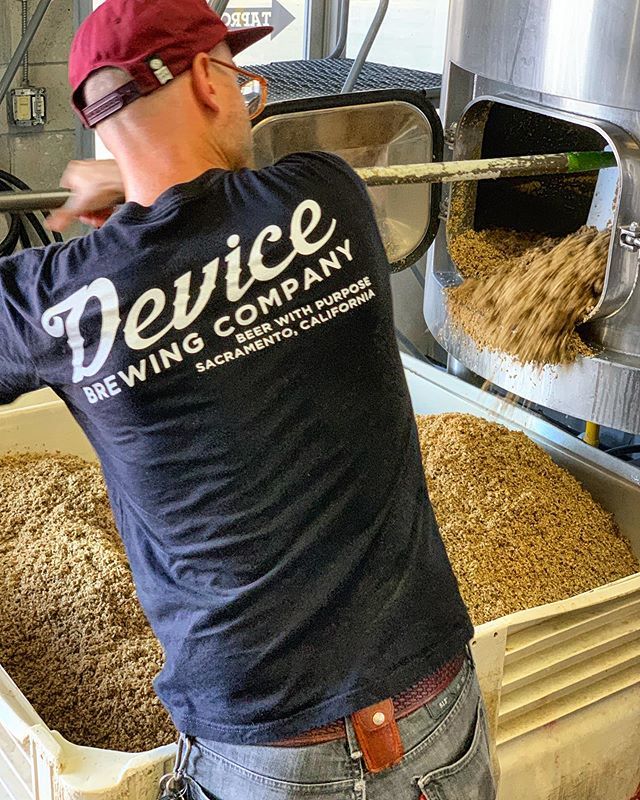DeviceBrewing's tweet photo. Monday brewery workout. #grainout #graingains #dowork 🍻💪
.
.
.
#beerwithpurpose #communitygrown #familyowned #drinklocalbeer #madeinsac #deviceblocks #theiceblocks #devicebrewing #midtownsac #powerinn #powerinnalliance #sacramento #sacramentoproud #… https://t.co/Tl80X2wml6 https://t.co/YwMpmBfAm2
