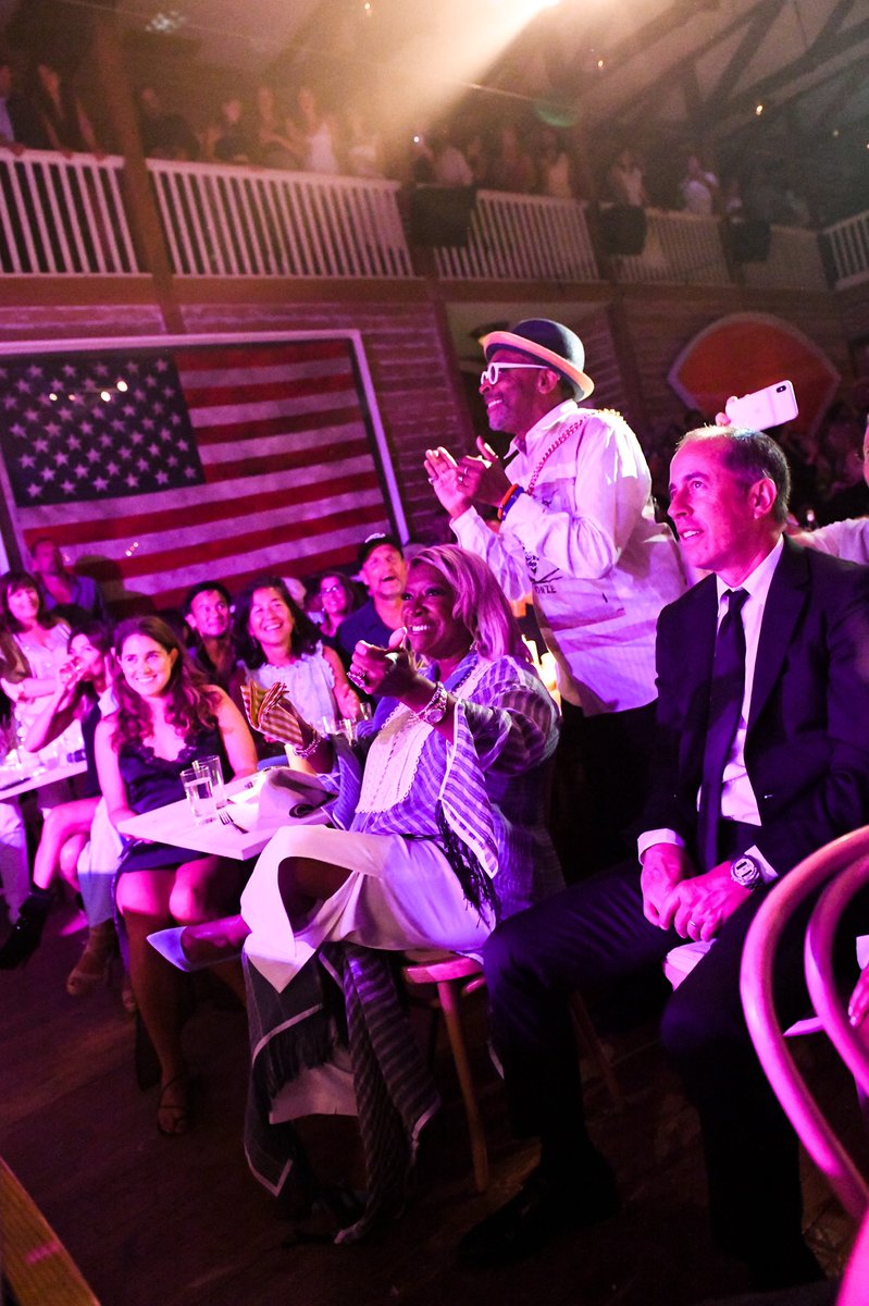 jonelleprocope's tweet photo. #ApolloInTheHamptons is 1 of my favorite annual fundraisers! Over the past 10 yrs, the event has helped the @ApolloTheater expand its artistic, education+community initiatives in magical and significant ways. Our immense gratitude to Ronald Perelman for his cont’d support. ✨ https://t.co/Hu3ginEUg9