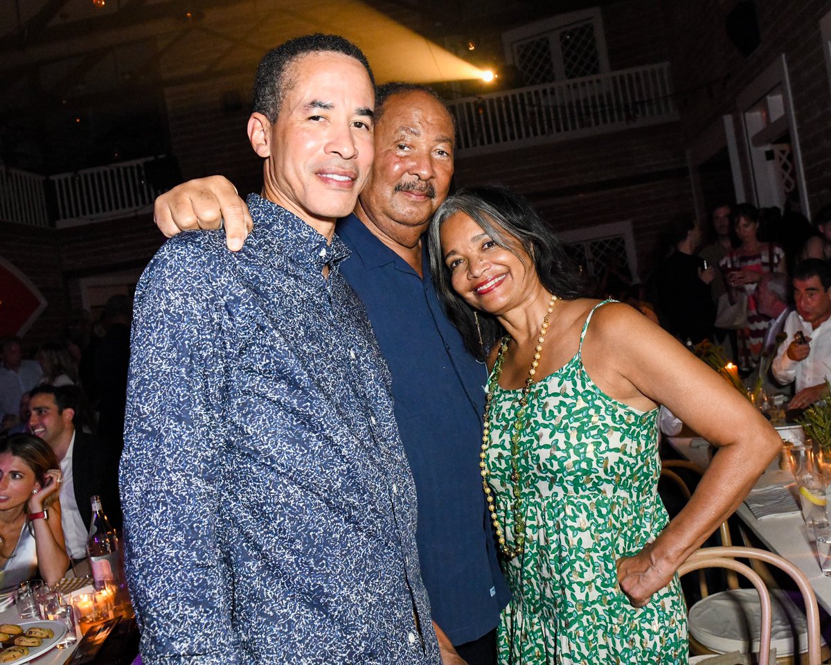 jonelleprocope's tweet photo. #ApolloInTheHamptons is 1 of my favorite annual fundraisers! Over the past 10 yrs, the event has helped the @ApolloTheater expand its artistic, education+community initiatives in magical and significant ways. Our immense gratitude to Ronald Perelman for his cont’d support. ✨ https://t.co/Hu3ginEUg9