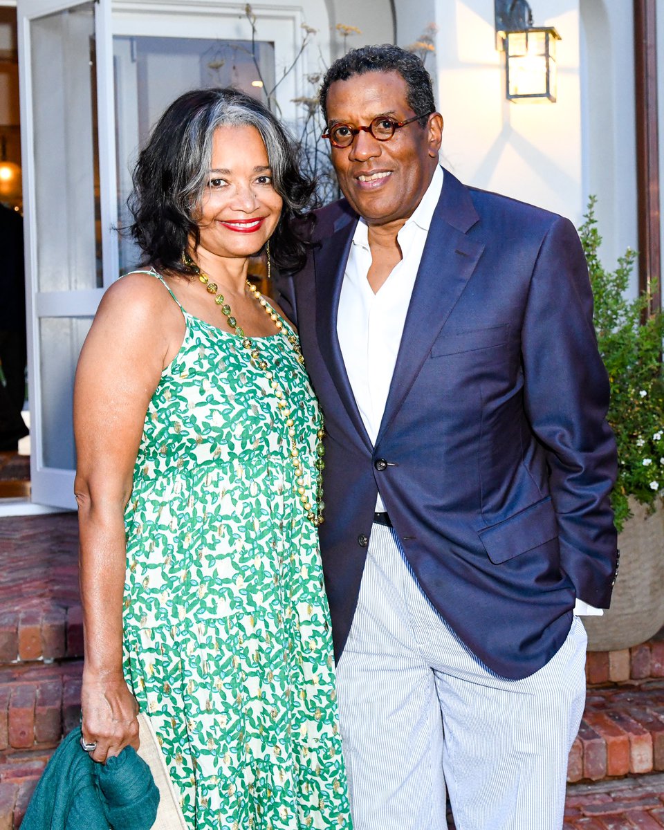 jonelleprocope's tweet photo. #ApolloInTheHamptons is 1 of my favorite annual fundraisers! Over the past 10 yrs, the event has helped the @ApolloTheater expand its artistic, education+community initiatives in magical and significant ways. Our immense gratitude to Ronald Perelman for his cont’d support. ✨ https://t.co/Hu3ginEUg9