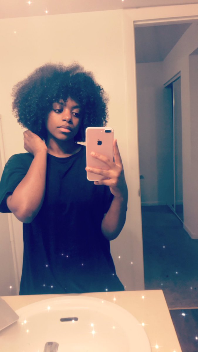 Christinnnaa21's tweet photo. Glow Fro Glow 🦋✨ https://t.co/ltNKiCcMNH