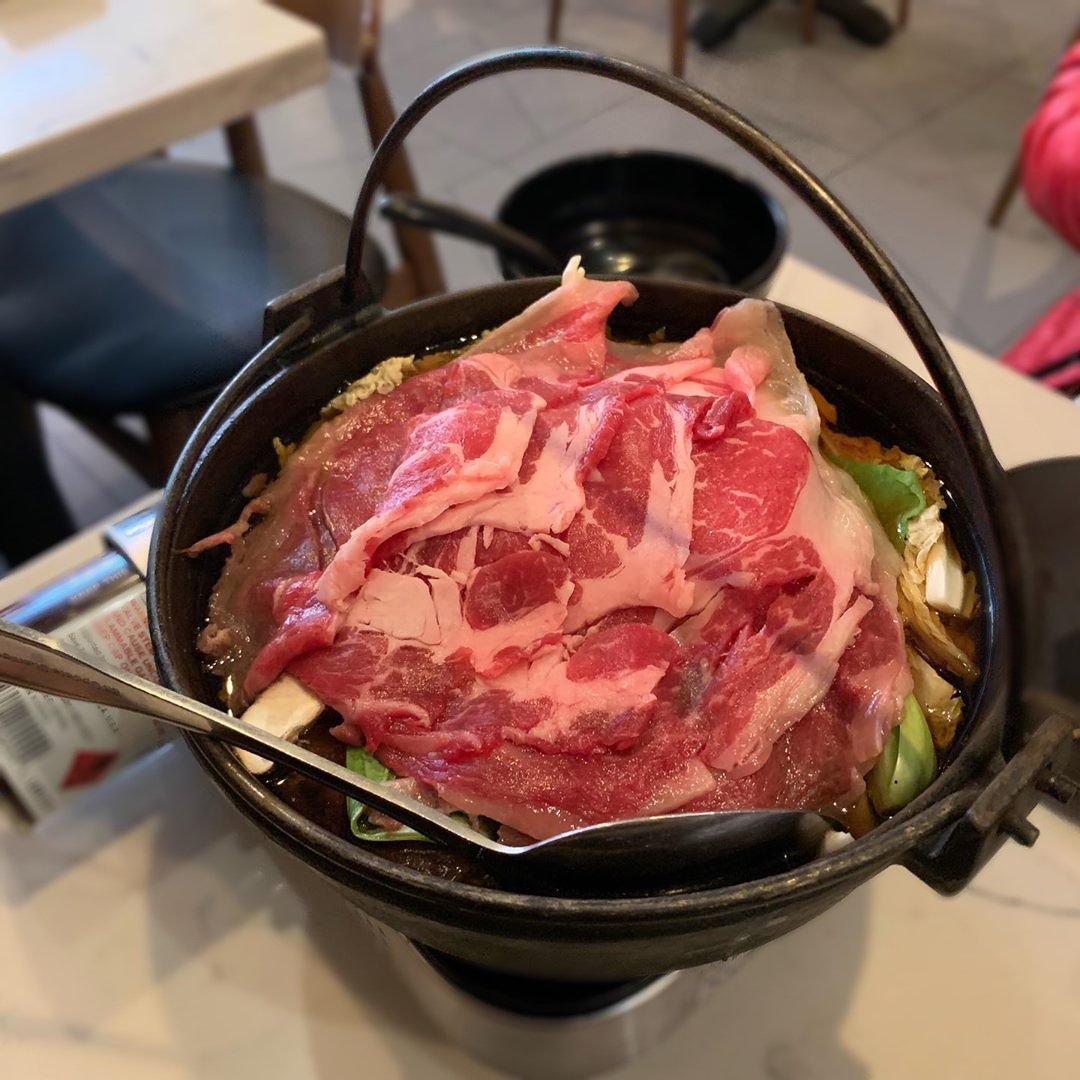 ZandYPekingDuck's tweet photo. Give us a ❤️ if you're down to stir the pot. 😉
🍲 Sukiyaki Hot Pot
📷 ploraeats (IG) https://t.co/ZWbKwzTPtq