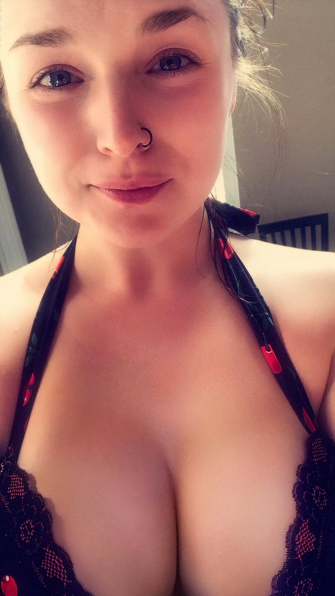 CombatBarbie3's tweet photo. after swim #selfie :p https://t.co/0ADjWo41DS