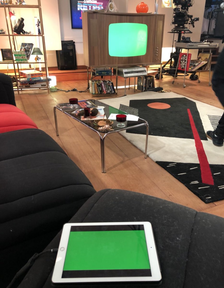 CliCliC's tweet photo. Mais comment faisait Julia Vignali pour envoyer des vidéos via l’iPad sur la TV ce soir sur M6 ? Grâce à CliCliC 😁 #LARTLT https://t.co/UGawsCAs4r