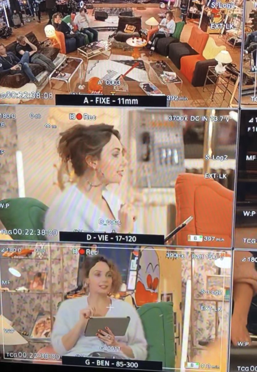 CliCliC's tweet photo. Mais comment faisait Julia Vignali pour envoyer des vidéos via l’iPad sur la TV ce soir sur M6 ? Grâce à CliCliC 😁 #LARTLT https://t.co/UGawsCAs4r