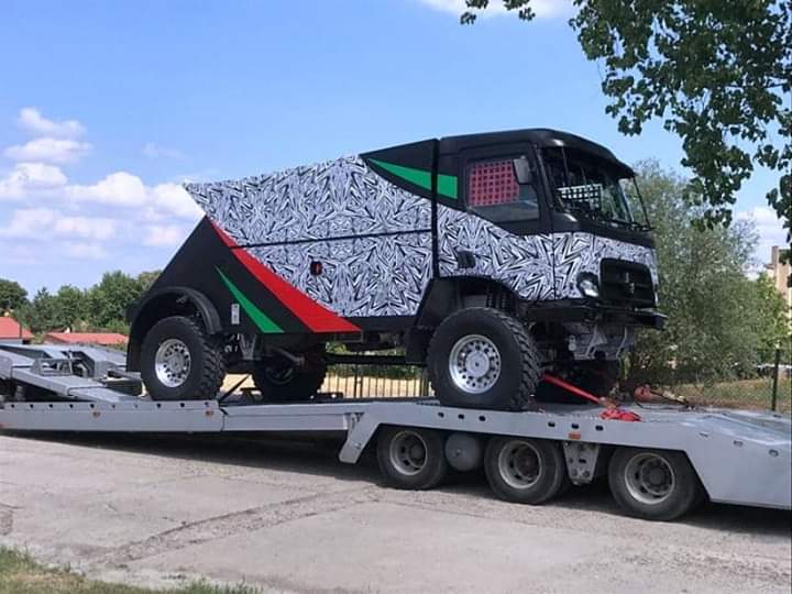 TruckRacing_es's tweet photo. Primeras imágenes del nuevo Renault construido por Mario Kress y su equipo de @MKRtechnology para el #Dakar 2020.
#MKR #MKRtechnology
#WeLoveTruckRacing
#onetruckfamily
#TruckRacing https://t.co/Gz1T4yj5Q0