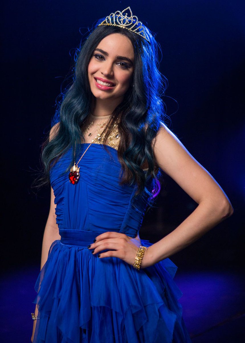 brooklinnhites's tweet photo. Guys. I love Sofia Carson. like really. I do. She's beautiful. https://t.co/CfDwwQbwq8