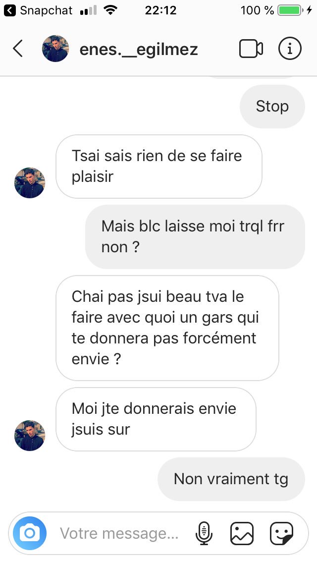 weynollnt's tweet photo. Les amis svp message important. 
S’il vous plaît je vous le demande, allez tous signaler ces deux comptes. C’est la même personne qui harcèle les filles pour des nudes alors svp signalez le c’est important. Si des filles « faibles » comme ma pote se font avoir et lui envoie 1/2 https://t.co/51QsC6QDho