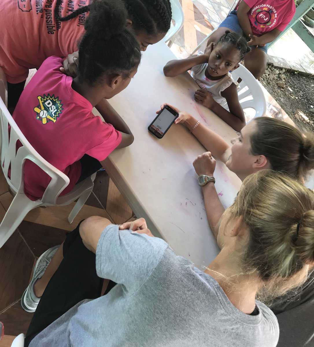 kelli mckinnon tweet media