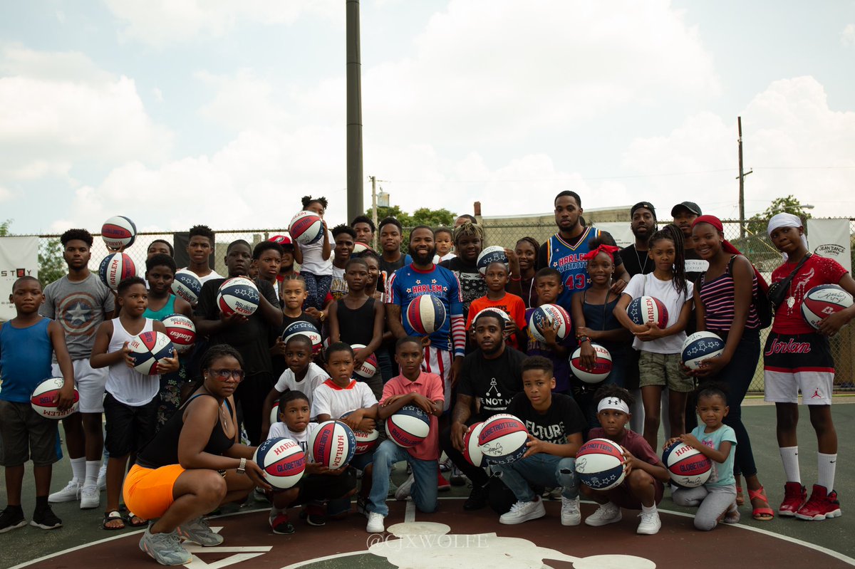 3ArtisDarnell's tweet photo. Gave away 50 basketballs at #WeNotMeCommunityDay ( @wenotme__ ) it was truly the highlight of my day seeing so many smiles on the faces of these boys and girls! The Community Day was a huge success for year 2 and we will keep it going for years to come🖤 https://t.co/efi32r0tPS