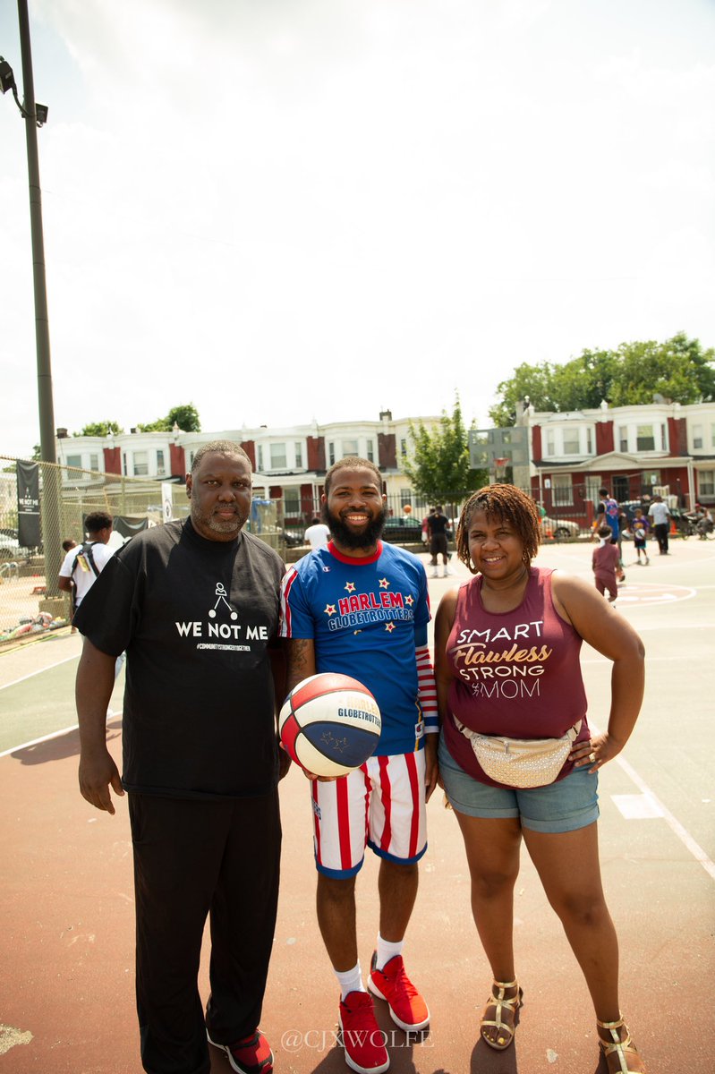 3ArtisDarnell's tweet photo. Gave away 50 basketballs at #WeNotMeCommunityDay ( @wenotme__ ) it was truly the highlight of my day seeing so many smiles on the faces of these boys and girls! The Community Day was a huge success for year 2 and we will keep it going for years to come🖤 https://t.co/efi32r0tPS