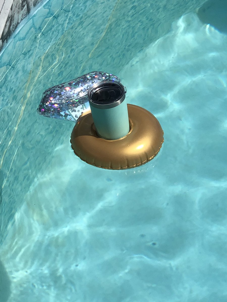 sandee_day's tweet photo. It’s a me-day Monday #PoolTime and @SXMTheHighway playing https://t.co/64oTSRUvh4