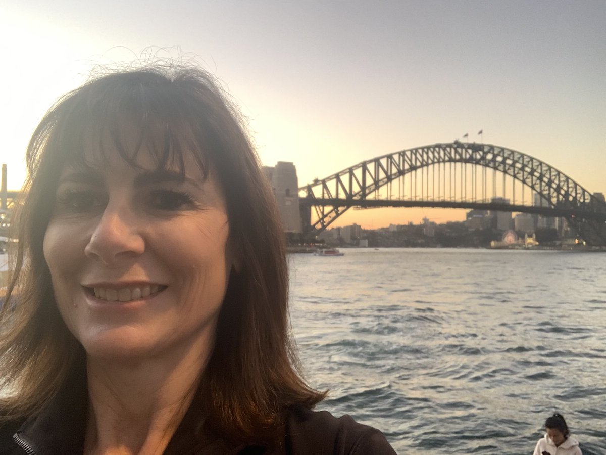 FLMirabelli's tweet photo. A quick break by the water in beautiful Sydney last night, before heading off to meet with another group of our ⁦@AustPsych⁩ members https://t.co/PrO7kDPPza