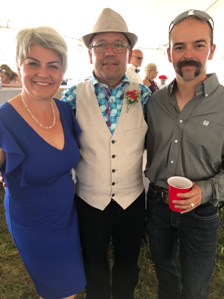 MimSwanson's tweet photo. #emandm The wedding was a success!! #igotgreatkids #newdaughterinlaw https://t.co/z6pQC144XS