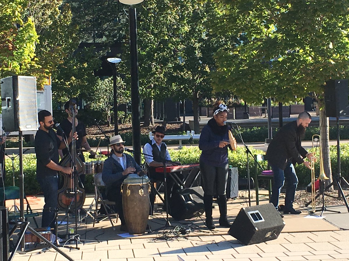SouthLoopMN's tweet photo. Creative Happy Hour! Thurs 8/15, 5-7 PM, at Bloomington Central Station Park in #SouthLoop. Free, family friendly! Live music &amp; dancing from @Malamanya, @HabaneroTacos, @MnNiceCream, cash bar, creative activities from @ArtistryMN, &amp; more. @bloomington_mn https://t.co/sGA7FSSGGv https://t.co/RFDbn9Cys3