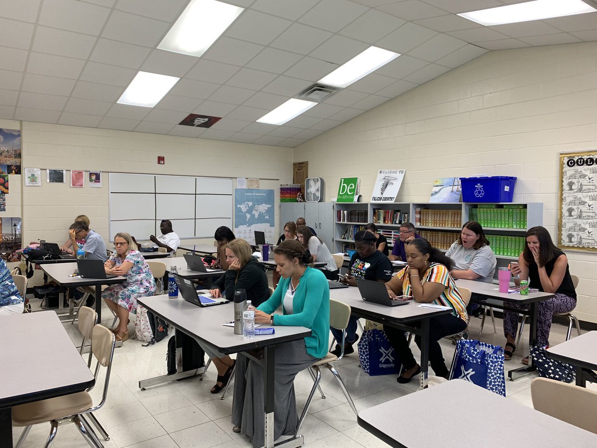mrssarah825's tweet photo. Last two sessions went so well, I forgot to take a pic of my last group! What a great day! Now time to get ready for day 2! Hope to see you back! #pcstf https://t.co/1bg0HLIkKv