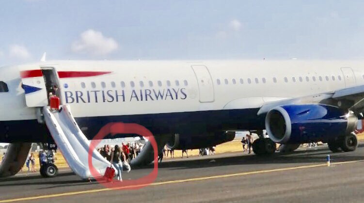 TopherBeee's tweet photo. The cabin is filling up with smoke as are my lungs....oooh I'll just grab my wheelie bag! What a bloody selfish disgrace of a woman 🙄✈️#BA422 #AvGeek #fumeevent https://t.co/TWr3anrB5U