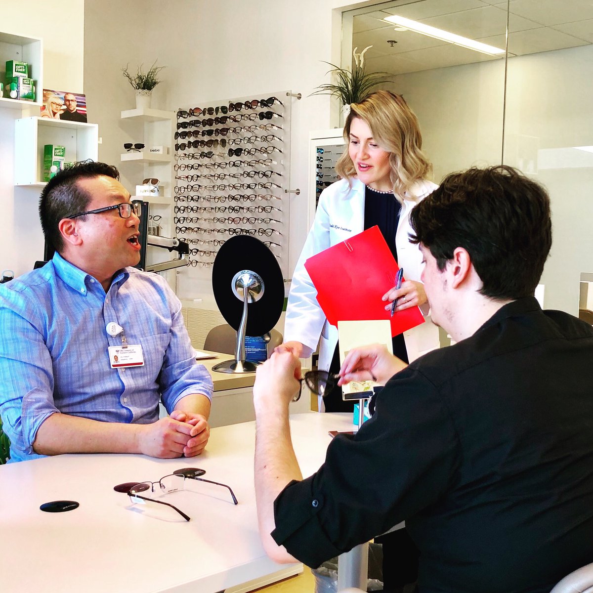 USCEye's tweet photo. What do these images all have in common?? 👁 👩🏻⚕️👀
🎥 They were all captured during #usceye’s clinical overview film shoot! 🎥
Coming very soon! Stay tuned! https://t.co/oIaisQjVVs