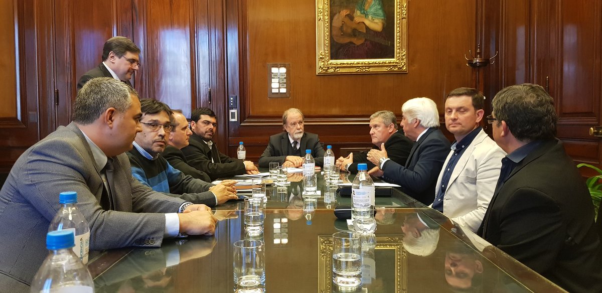 Agradezco a <a href="/javiergfraga/">Javier Antonio Gonzalez</a>  haber recibido hoy a representantes y cámaras de comercio de los municipios de de General Pinedo, San Bernardo y Coronel Du Graty para avanzar en la apertura de sucursales del Banco Nación en esas localidades.