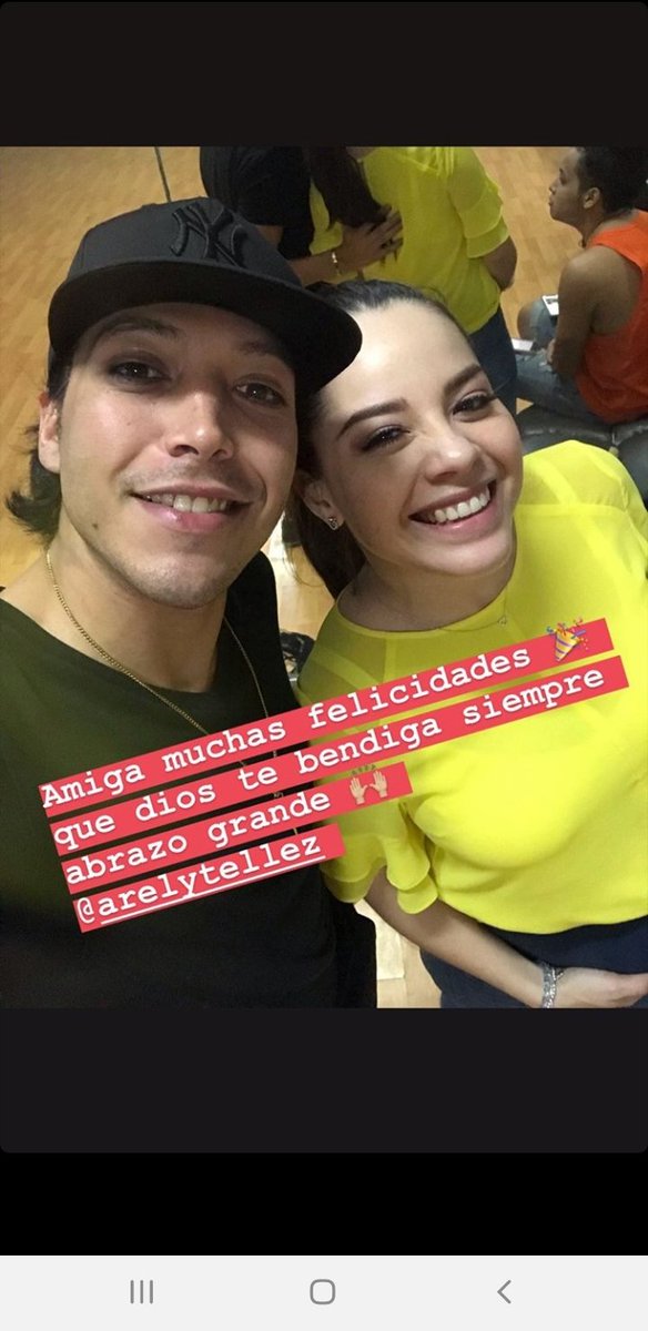 DavidRmzPadilla's tweet photo. Que hermoso ver es q aunque ya casi no se ven siguen las amistades los mejores Team #Arby #Aroopy @_snuppy08 @ArelyTellez @gabyramiirezz ❤💛❤ https://t.co/hWKPYcQjFs