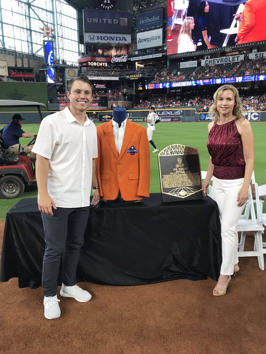 JJNiekro's tweet photo. Thanks to the @astros for a great HOF weekend and the chance to celebrate my dad. Incredible ceremony topped off with a combined no-no #Retire36 https://t.co/8KwA3Hu0oi
