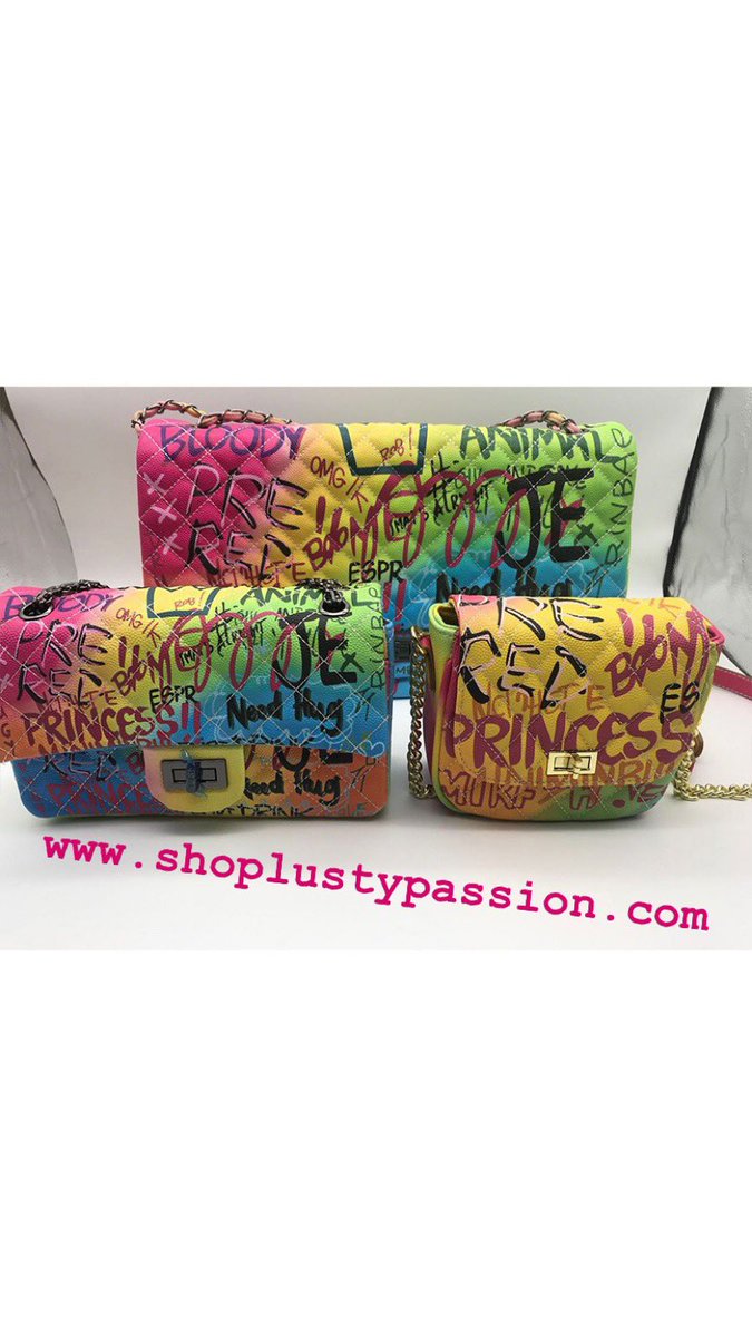 prettyjayinpink's tweet photo. @shoplustypassion🛍 available for Purchase 🛍https://t.co/MEO4p0C5EW #handbags #teamlustypassion #lustypassion #shoplustypassion 
https://t.co/MEO4p0C5EW🛍 #handbags #handbagsforsale #jellyhandbags #shoppingonline #fashion #graffitihandbag https://t.co/jmgwEQSWF3