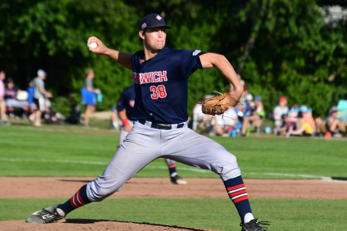 aaronfitt's tweet photo. Awfully interesting arm for @HarwichMariners: big RHP Carson Seymour of @KStateBSB has battled his way through 3 scoreless IP, helping Harwich take a 2-1 lead in the 6th. A 6-foot-5 ox, pounding 93-95 with a promising downer curve at 77-80. https://t.co/TtolyCm7nQ