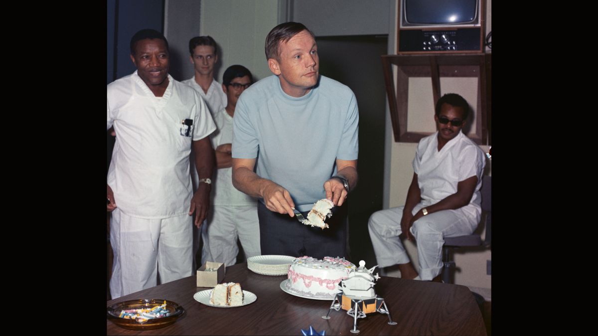 Happy Birthday, Neil Armstrong! Apollo 11 Moonwalker Would Have Been 89 Today  