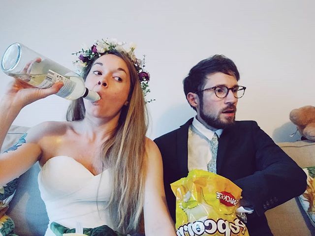 MDornanMusic's tweet image. One month on from marriage - we haven't changed our clothes yet, but otherwise everything is good
😊👰🤵🍾
#BackInBristol #QuietNightIn #LeftoverWine #KeepinItFresh ift.tt/2MEWGu9