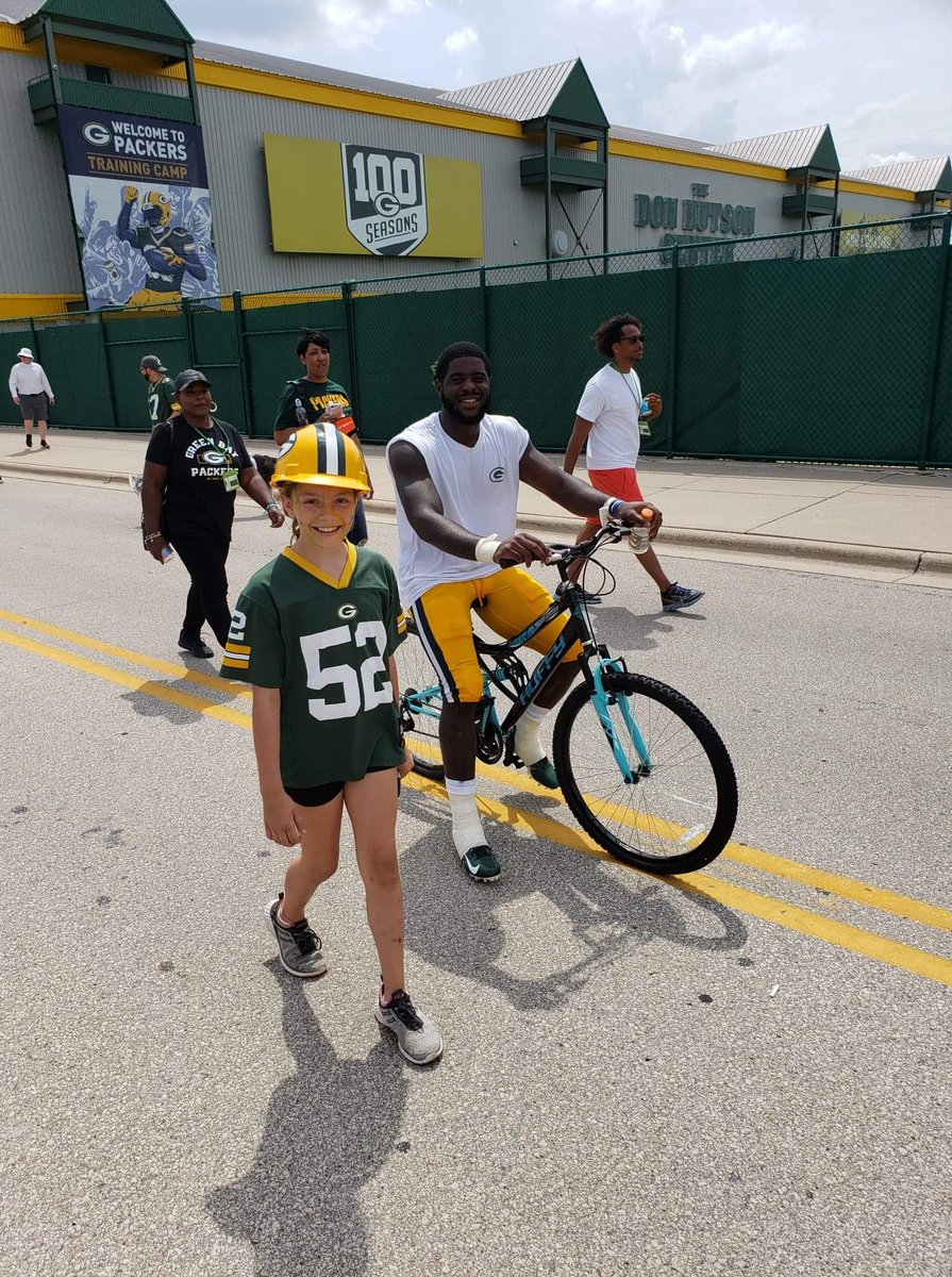 JillEllenS's tweet photo. So happy my kids were able to get a player to ride their bike back from practice after waiting in that heat today.  Lifetime memories were made. Love this tradition and many thanks for the great Packers that participate. https://t.co/xiUkr1cRlA