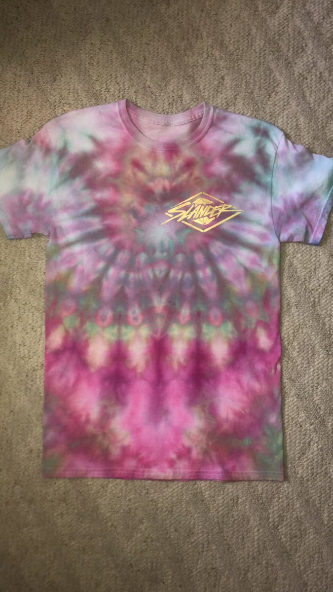 ComoCustoms's tweet image. A custom Lost Lands shirt for the homie @AceOfSpades73 
Thanks for the love homie! 
DM for any custom festival fit needs and check out my Etsy shop for more custom tees
