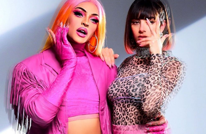 BreakTudo's tweet photo. Pabllo Vittar lança vídeo com coreografia de "Flash Pose", parceria com #CharliXCX https://t.co/BINabiBPAA #PablloVittar #flashposevideo https://t.co/6QKTGjFmAz