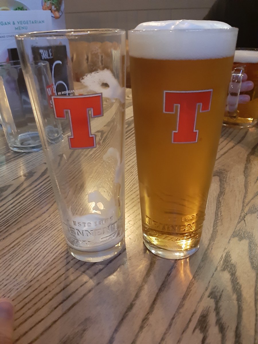 Einsith's tweet photo. @DagurBollason Var flókið að fá sér Tennents eins og við iðnaðarmennirnir? https://t.co/nM2EmPmfpC