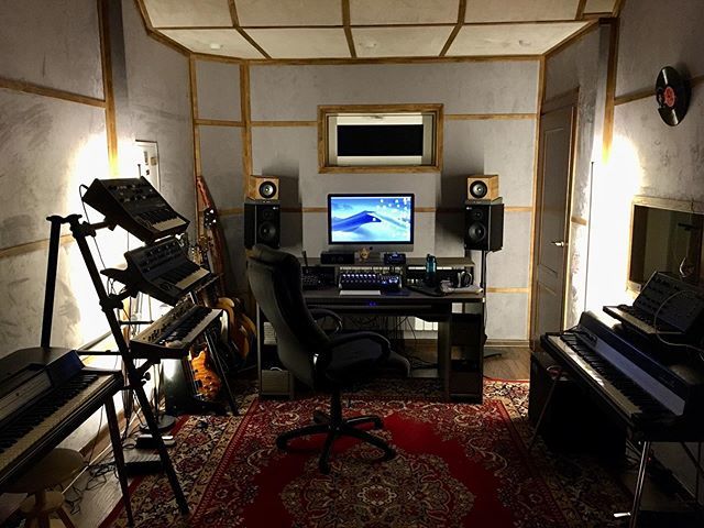 killerbass's tweet photo. #studio #moodlighting https://t.co/iBas8jgNE3 https://t.co/PCecr5fXkh