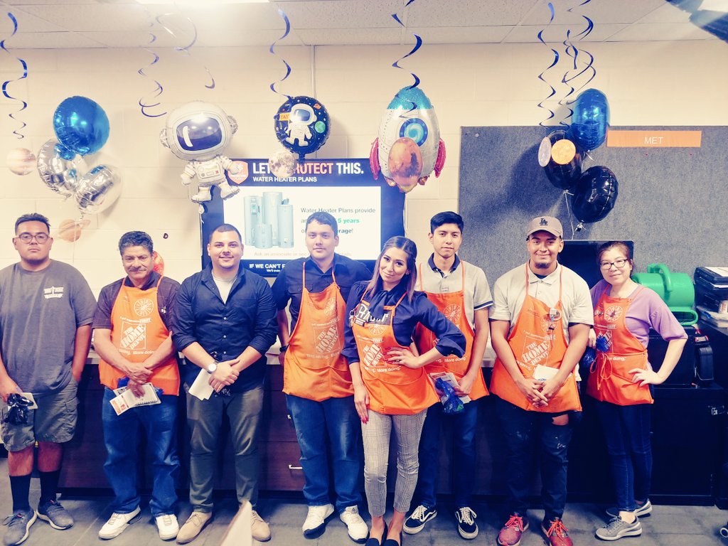 Ambermedina6684's tweet image. 💥💥Day 1 of SAW Event💥💥 Thank you Jim Tuff Shed for Stopping by and giving our associates a PK on Tuff Sheds. @jesse_moran10 @lupeadiaz @OrmondLsormond @PaulKellyTHD @HDDC_DM @6610Homedepot @NIKKIESGUERRA4 @WalkerHD6610 @PeteE @kim_ramirez29. #paccentralsaw