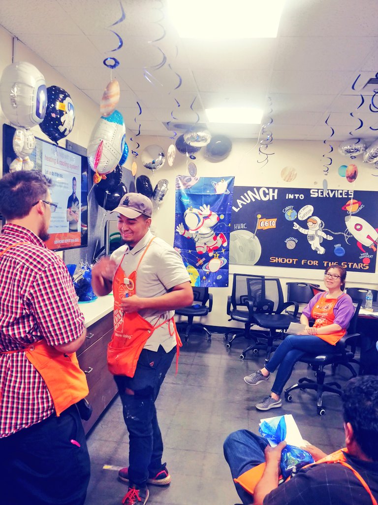 Ambermedina6684's tweet image. 💥💥Day 1 of SAW Event💥💥 Thank you Jim Tuff Shed for Stopping by and giving our associates a PK on Tuff Sheds. @jesse_moran10 @lupeadiaz @OrmondLsormond @PaulKellyTHD @HDDC_DM @6610Homedepot @NIKKIESGUERRA4 @WalkerHD6610 @PeteE @kim_ramirez29. #paccentralsaw
